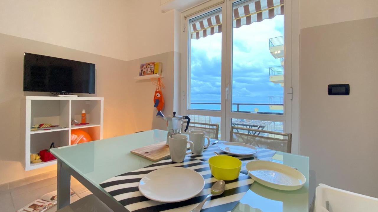 Babyaccommodation Family Experience IV Pietra Ligure Bagian luar foto